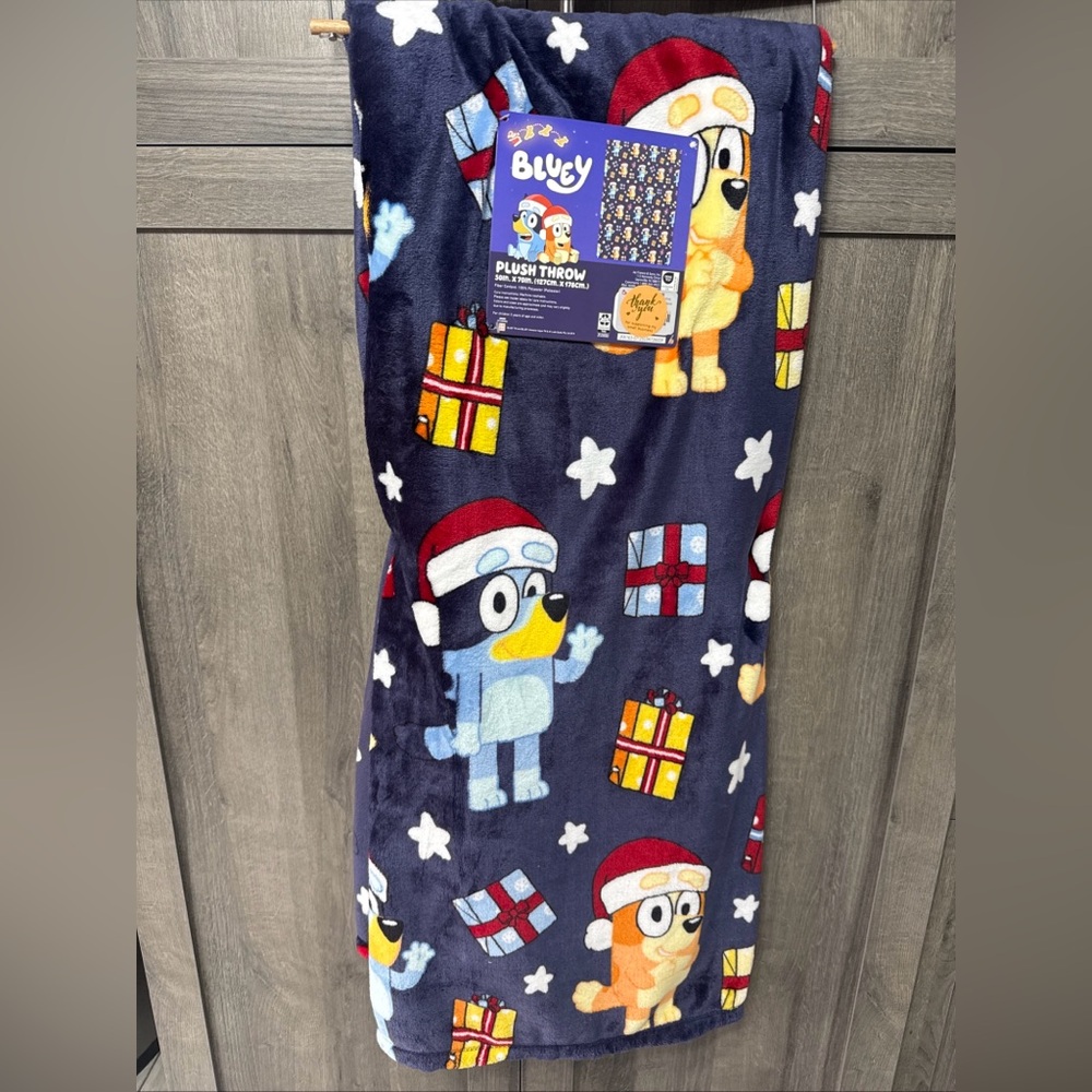 New Bluey & Bingo In Santa Hats & Christmas Gifts 50x70 Dark Blue Throw Blanket